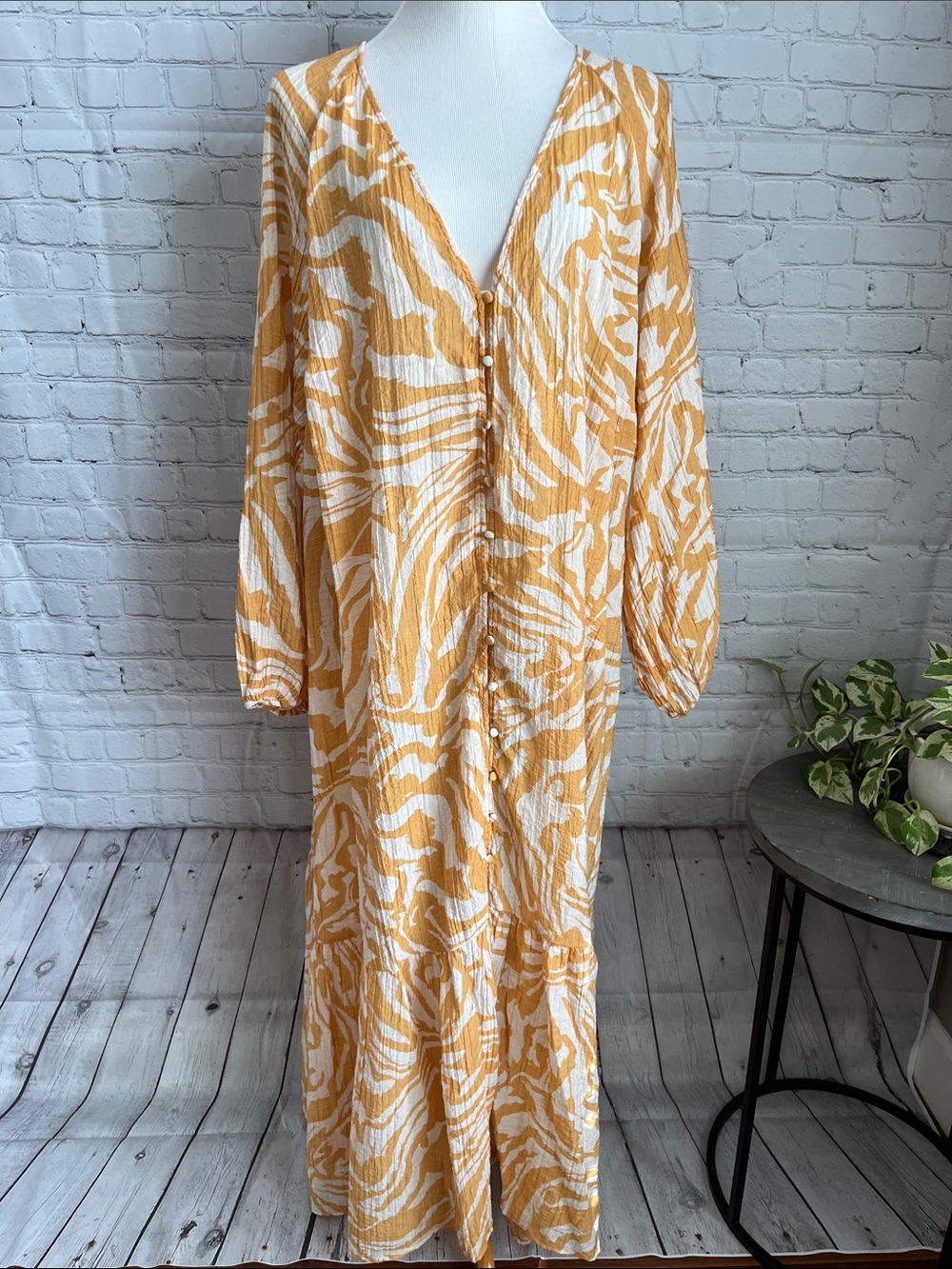 H&M Women's Yellow and White Patterned Button-Front Maxi Dress